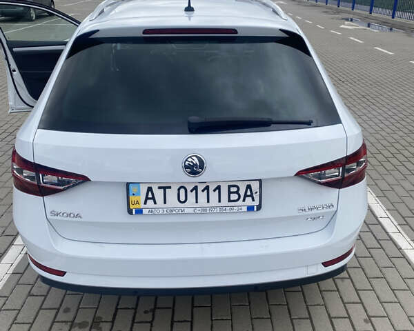 Белый Шкода Суперб, объемом двигателя 1.97 л и пробегом 105 тыс. км за 23900 $, фото 4 на Automoto.ua