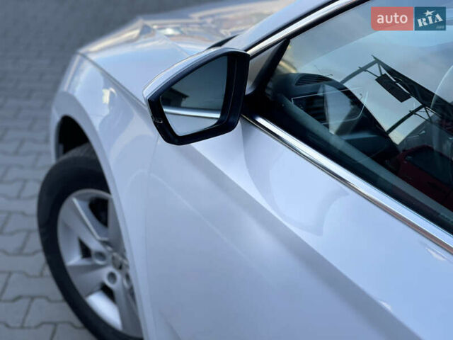 Білий Шкода Суперб, об'ємом двигуна 1.6 л та пробігом 240 тис. км за 13250 $, фото 15 на Automoto.ua