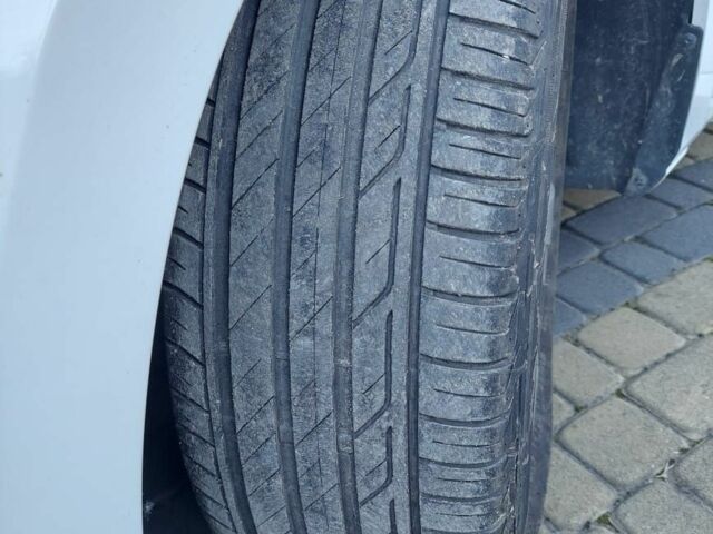 Белый Шкода Суперб, объемом двигателя 2 л и пробегом 219 тыс. км за 18000 $, фото 5 на Automoto.ua