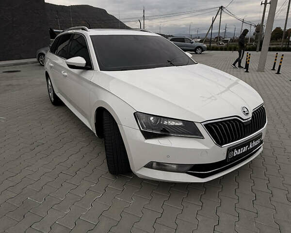 Белый Шкода Суперб, объемом двигателя 2 л и пробегом 280 тыс. км за 16800 $, фото 2 на Automoto.ua