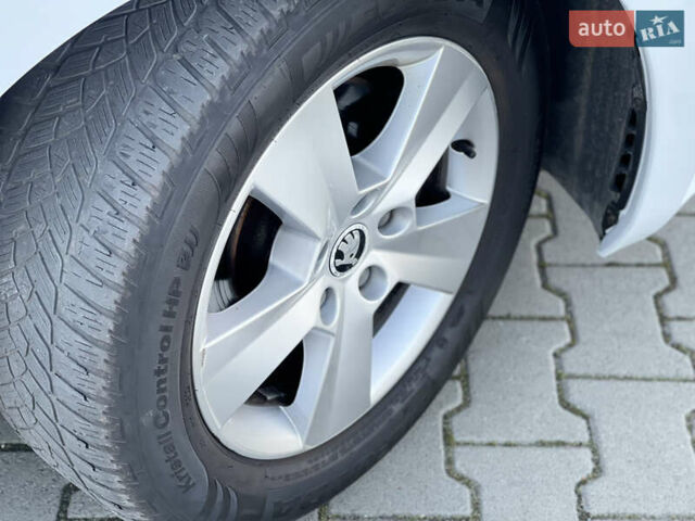 Білий Шкода Суперб, об'ємом двигуна 1.6 л та пробігом 240 тис. км за 13250 $, фото 14 на Automoto.ua