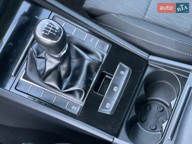 Шкода Суперб 2017 в Нововолынск на Automoto.ua Белый Шкода Суперб, объемом двигателя 1.6 л и пробегом 242 тыс. км за 13500 $, фото 37 на Automoto.ua