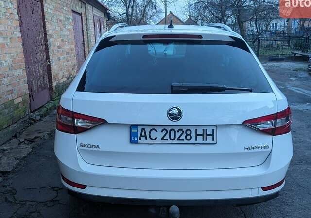 Белый Шкода Суперб, объемом двигателя 1.6 л и пробегом 240 тыс. км за 16900 $, фото 1 на Automoto.ua