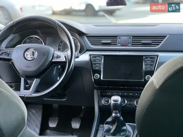 Білий Шкода Суперб, об'ємом двигуна 1.6 л та пробігом 240 тис. км за 13250 $, фото 34 на Automoto.ua