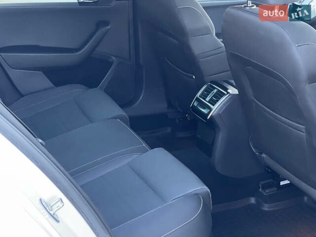 Білий Шкода Суперб, об'ємом двигуна 1.6 л та пробігом 240 тис. км за 13250 $, фото 40 на Automoto.ua