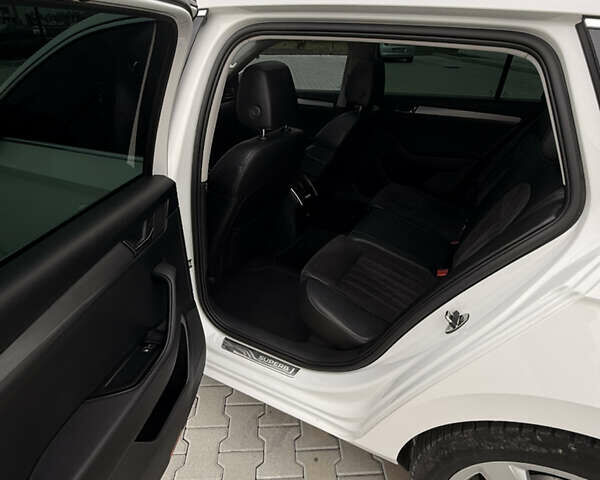 Белый Шкода Суперб, объемом двигателя 2 л и пробегом 280 тыс. км за 16800 $, фото 9 на Automoto.ua