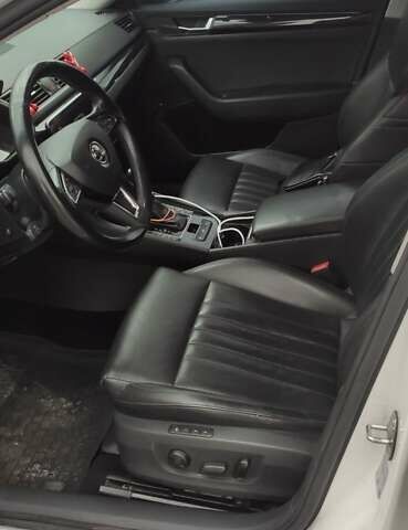 Белый Шкода Суперб, объемом двигателя 1.97 л и пробегом 232 тыс. км за 17500 $, фото 6 на Automoto.ua