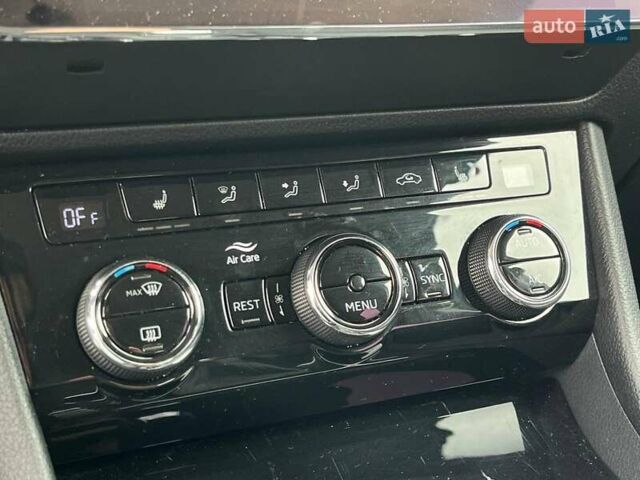 Белый Шкода Суперб, объемом двигателя 1.6 л и пробегом 117 тыс. км за 17590 $, фото 20 на Automoto.ua