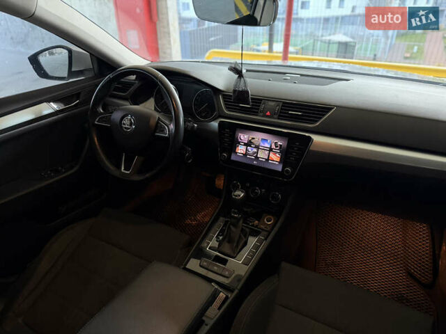 Белый Шкода Суперб, объемом двигателя 1.97 л и пробегом 225 тыс. км за 17500 $, фото 35 на Automoto.ua