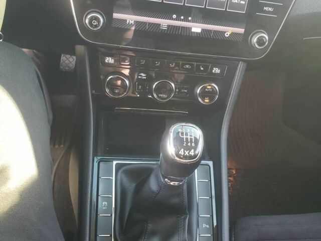 Белый Шкода Суперб, объемом двигателя 2 л и пробегом 272 тыс. км за 18700 $, фото 5 на Automoto.ua