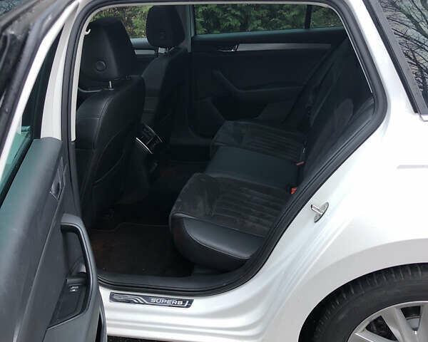 Белый Шкода Суперб, объемом двигателя 2 л и пробегом 311 тыс. км за 17999 $, фото 8 на Automoto.ua