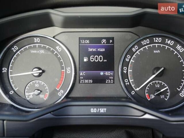 Белый Шкода Суперб, объемом двигателя 1.97 л и пробегом 253 тыс. км за 17900 $, фото 15 на Automoto.ua