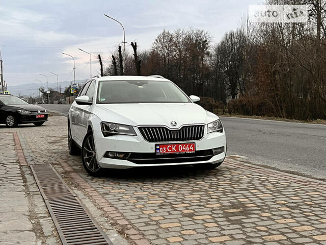 Білий Шкода Суперб, об'ємом двигуна 2 л та пробігом 199 тис. км за 22000 $, фото 146 на Automoto.ua