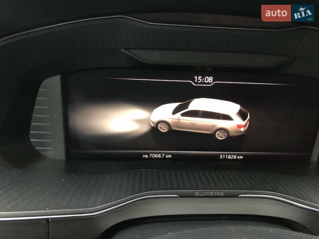 Белый Шкода Суперб, объемом двигателя 2 л и пробегом 311 тыс. км за 17999 $, фото 21 на Automoto.ua