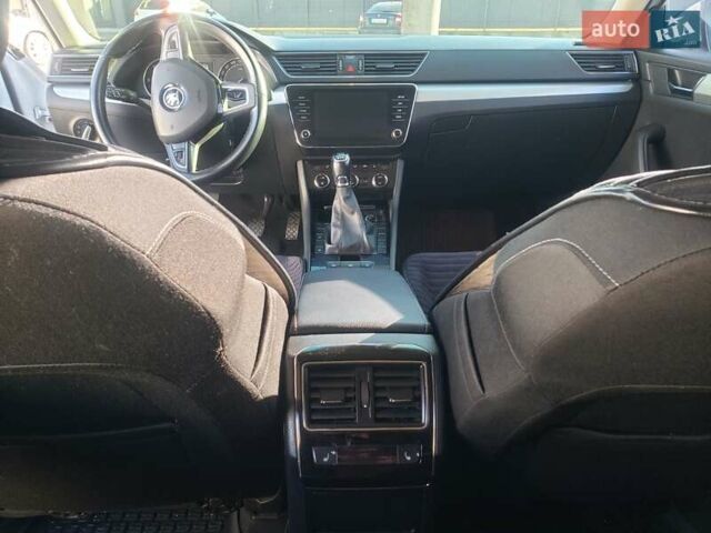 Белый Шкода Суперб, объемом двигателя 2 л и пробегом 272 тыс. км за 18700 $, фото 9 на Automoto.ua