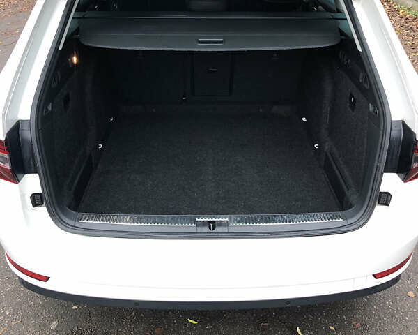 Белый Шкода Суперб, объемом двигателя 2 л и пробегом 311 тыс. км за 17999 $, фото 6 на Automoto.ua