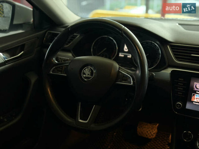 Белый Шкода Суперб, объемом двигателя 1.97 л и пробегом 225 тыс. км за 17500 $, фото 34 на Automoto.ua