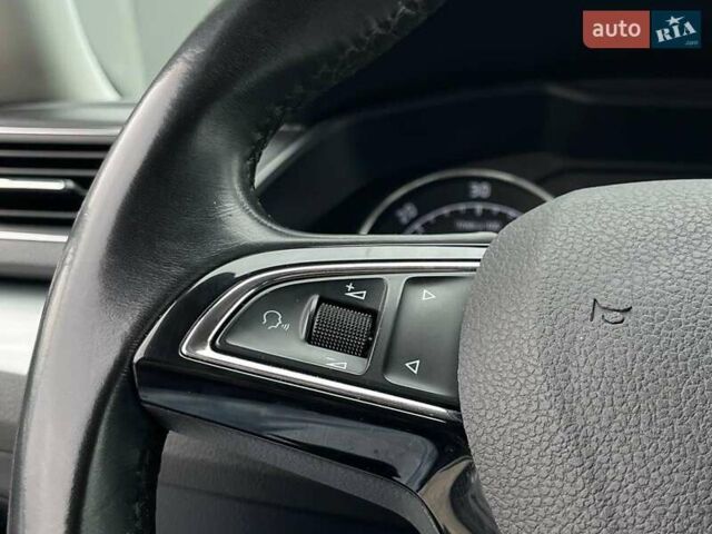 Белый Шкода Суперб, объемом двигателя 1.6 л и пробегом 117 тыс. км за 17590 $, фото 25 на Automoto.ua