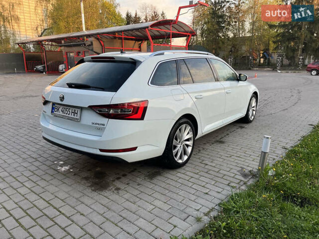 Белый Шкода Суперб, объемом двигателя 2 л и пробегом 250 тыс. км за 17900 $, фото 5 на Automoto.ua