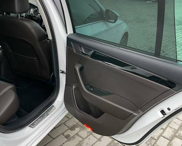 Белый Шкода Суперб, объемом двигателя 1.97 л и пробегом 268 тыс. км за 19999 $, фото 46 на Automoto.ua