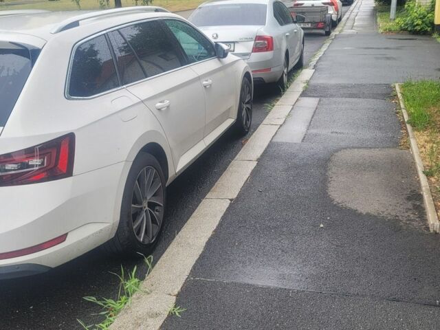 Белый Шкода Суперб, объемом двигателя 2 л и пробегом 195 тыс. км за 22500 $, фото 3 на Automoto.ua