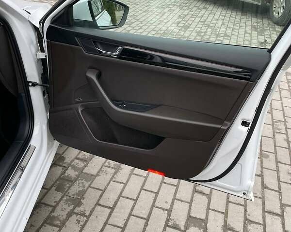 Белый Шкода Суперб, объемом двигателя 1.97 л и пробегом 268 тыс. км за 19999 $, фото 45 на Automoto.ua