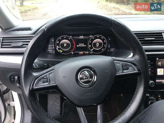 Белый Шкода Суперб, объемом двигателя 2 л и пробегом 311 тыс. км за 17999 $, фото 19 на Automoto.ua