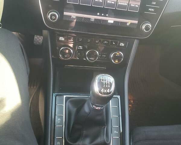 Белый Шкода Суперб, объемом двигателя 2 л и пробегом 272 тыс. км за 18700 $, фото 12 на Automoto.ua