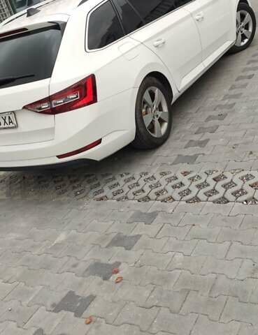 Белый Шкода Суперб, объемом двигателя 1.97 л и пробегом 232 тыс. км за 17500 $, фото 5 на Automoto.ua