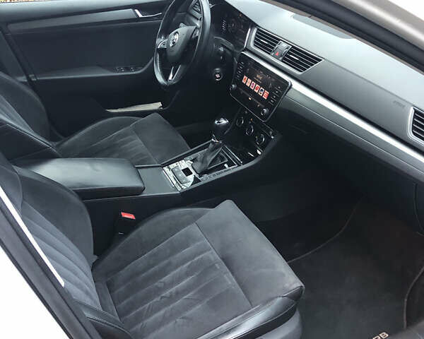 Белый Шкода Суперб, объемом двигателя 2 л и пробегом 311 тыс. км за 17999 $, фото 14 на Automoto.ua