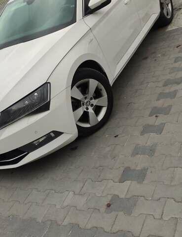 Белый Шкода Суперб, объемом двигателя 1.97 л и пробегом 232 тыс. км за 17500 $, фото 1 на Automoto.ua