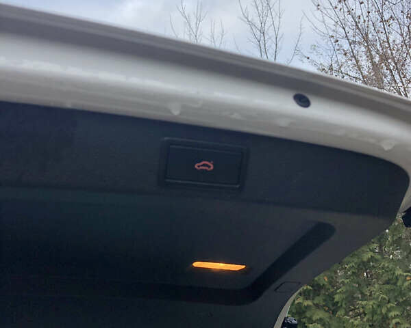 Белый Шкода Суперб, объемом двигателя 2 л и пробегом 311 тыс. км за 17999 $, фото 7 на Automoto.ua