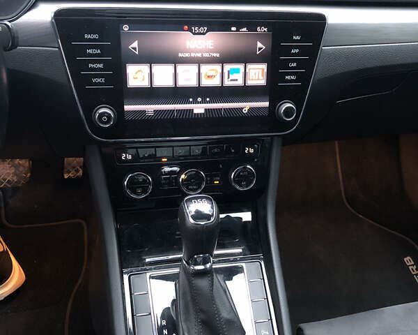 Белый Шкода Суперб, объемом двигателя 2 л и пробегом 311 тыс. км за 17999 $, фото 18 на Automoto.ua