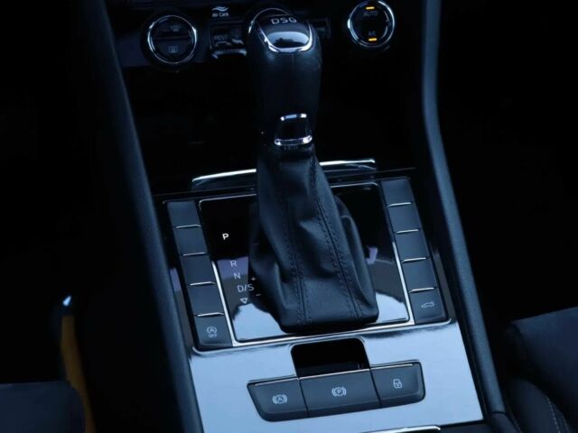 Белый Шкода Суперб, объемом двигателя 1.6 л и пробегом 37 тыс. км за 14500 $, фото 9 на Automoto.ua