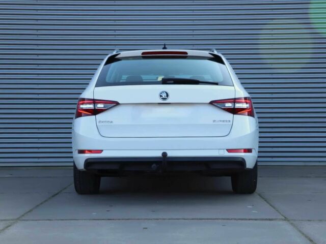 Белый Шкода Суперб, объемом двигателя 1.6 л и пробегом 37 тыс. км за 14500 $, фото 4 на Automoto.ua