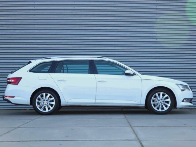 Белый Шкода Суперб, объемом двигателя 1.6 л и пробегом 37 тыс. км за 14500 $, фото 2 на Automoto.ua