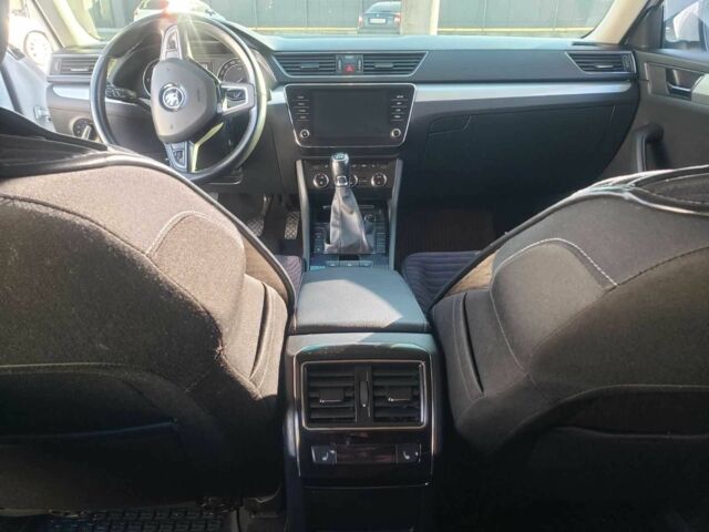 Белый Шкода Суперб, объемом двигателя 2 л и пробегом 272 тыс. км за 18700 $, фото 8 на Automoto.ua