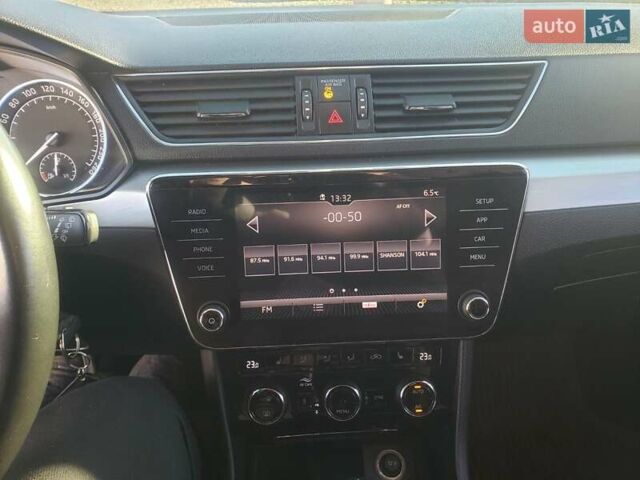 Белый Шкода Суперб, объемом двигателя 2 л и пробегом 272 тыс. км за 18700 $, фото 11 на Automoto.ua