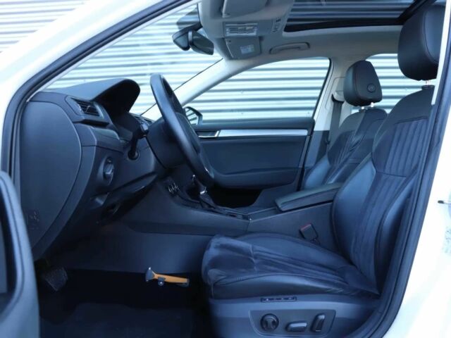 Белый Шкода Суперб, объемом двигателя 1.6 л и пробегом 37 тыс. км за 14500 $, фото 10 на Automoto.ua