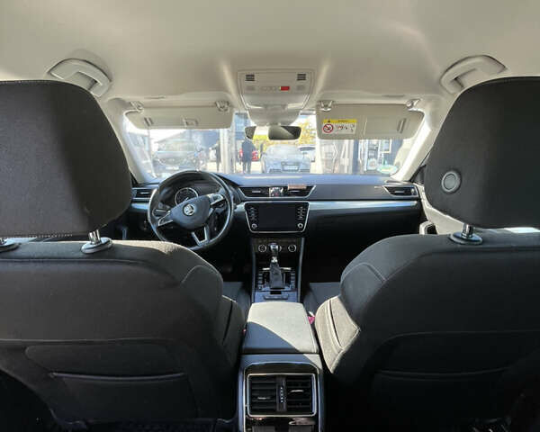 Белый Шкода Суперб, объемом двигателя 1.97 л и пробегом 277 тыс. км за 17999 $, фото 11 на Automoto.ua