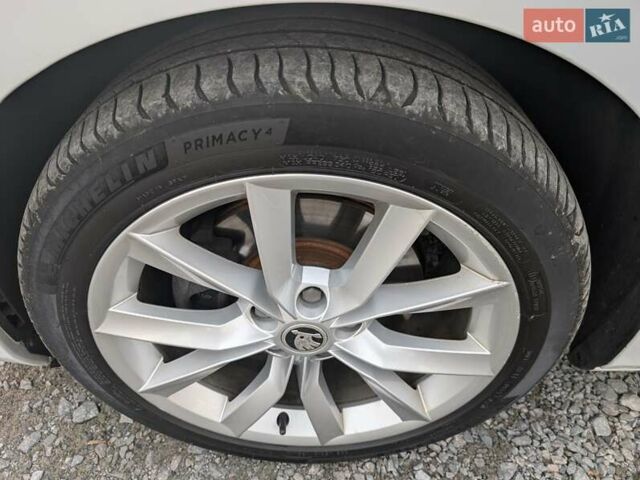 Белый Шкода Суперб, объемом двигателя 1.97 л и пробегом 287 тыс. км за 21550 $, фото 30 на Automoto.ua