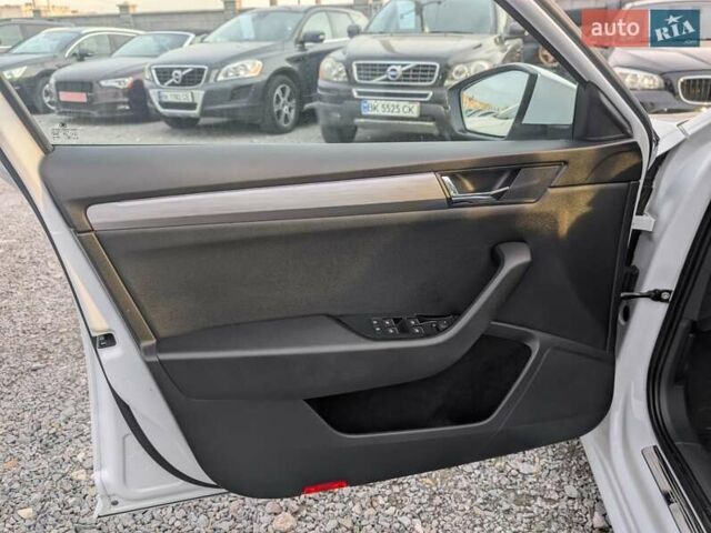 Белый Шкода Суперб, объемом двигателя 1.97 л и пробегом 287 тыс. км за 21550 $, фото 33 на Automoto.ua