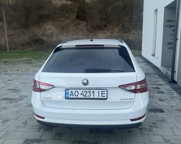 Білий Шкода Суперб, об'ємом двигуна 2 л та пробігом 248 тис. км за 19000 $, фото 7 на Automoto.ua