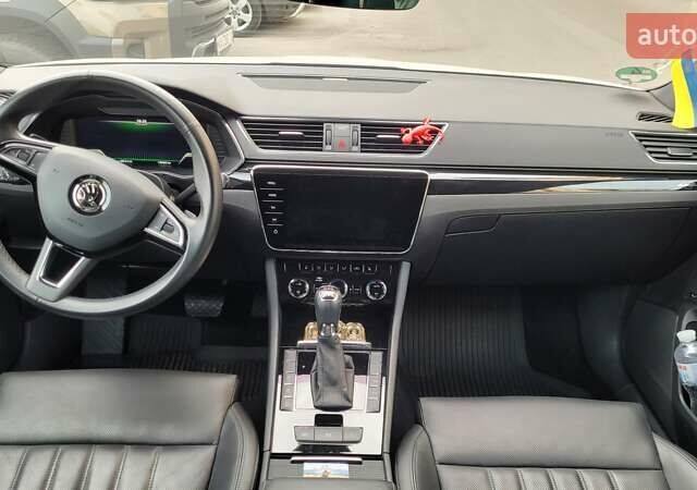 Белый Шкода Суперб, объемом двигателя 1.97 л и пробегом 140 тыс. км за 27500 $, фото 6 на Automoto.ua