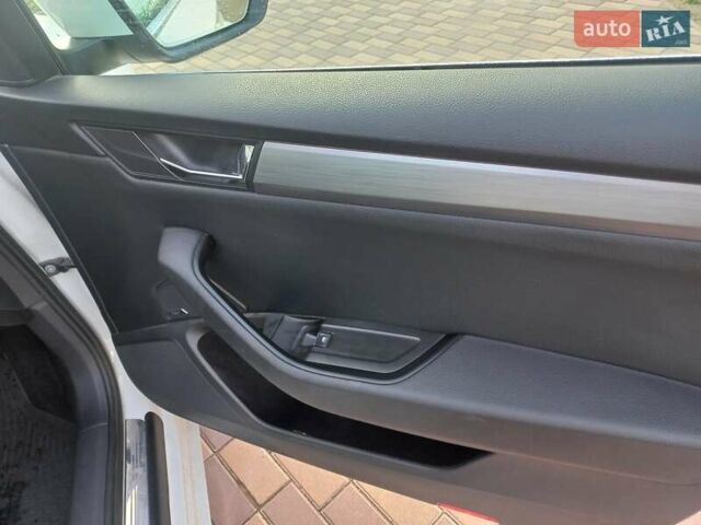 Шкода Суперб 2019 в Днепре (Днепропетровске) на Automoto.ua Белый Шкода Суперб, объемом двигателя 1.97 л и пробегом 410 тыс. км за 15000 $, фото 33 на Automoto.ua