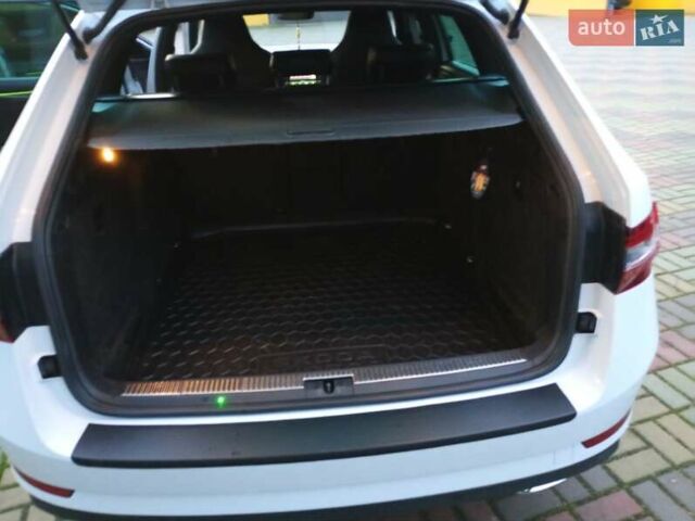 Белый Шкода Суперб, объемом двигателя 2 л и пробегом 242 тыс. км за 18200 $, фото 5 на Automoto.ua