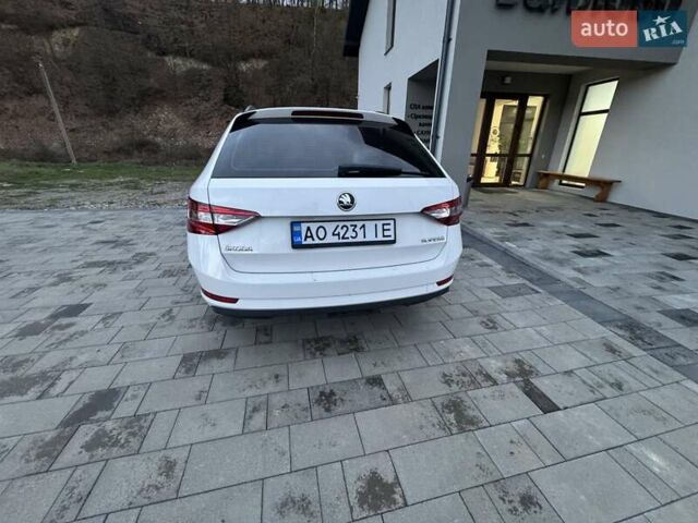 Білий Шкода Суперб, об'ємом двигуна 2 л та пробігом 248 тис. км за 19000 $, фото 6 на Automoto.ua