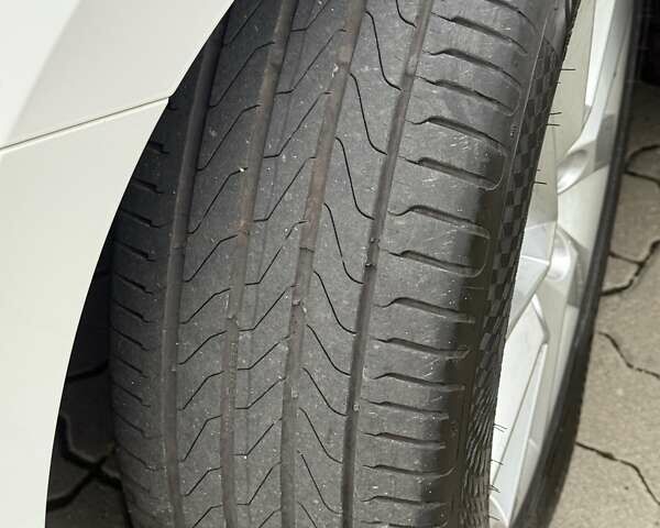 Белый Шкода Суперб, объемом двигателя 2 л и пробегом 195 тыс. км за 18888 $, фото 24 на Automoto.ua