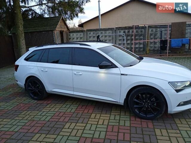 Белый Шкода Суперб, объемом двигателя 2 л и пробегом 242 тыс. км за 18200 $, фото 1 на Automoto.ua