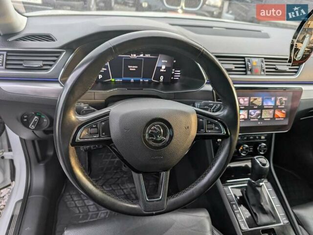 Белый Шкода Суперб, объемом двигателя 1.97 л и пробегом 287 тыс. км за 21550 $, фото 43 на Automoto.ua